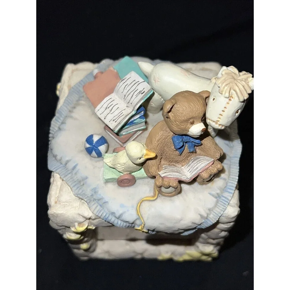 Vt 4 Sided Picture BoxMusic Box. Sanko It’s A Small World After All. Horse &Be